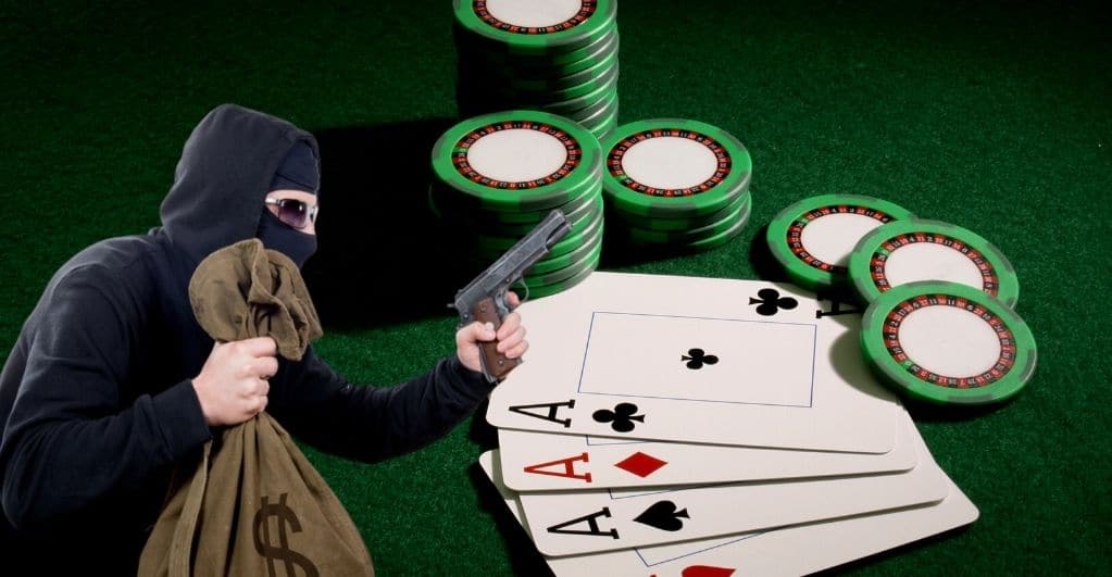 Bewaffnete Räuber entkommen mit 200.000 Dollar des Poker-Jackpots